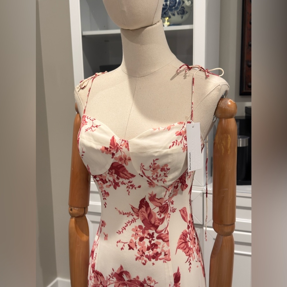 Reformation Fallon Dress in Blush Floral | Size [2] - Picture 4 of 12